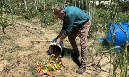 Çevreci işletmeci otelinden çıkan evsel atıkları bahçesinde gübre olarak değerlendiriyor