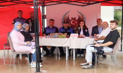 Amasya’da polis ekipleri üniversite öğrencilerini bilgilendirdi