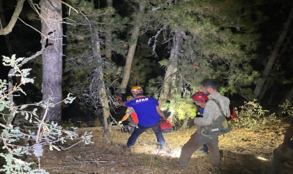 Motosikletle dere yatağına düşen baba ve oğlunu AFAD ekibi kurtardı