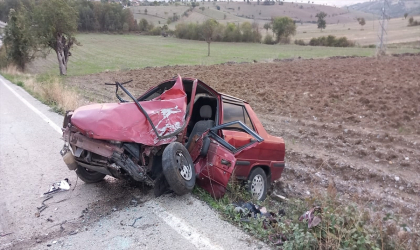 Samsun’da çarpışan otomobil ile minibüsün sürücüleri yaralandı