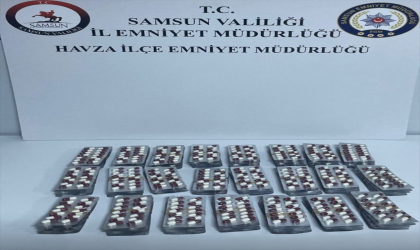 Samsun’da araçlarında 1270 sentetik ecza hapı bulunan 4 zanlı yakalandı