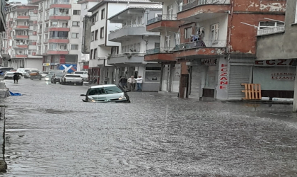 sağanak yağış Artvin’in Hopa ilçesinde hasara yol açtı