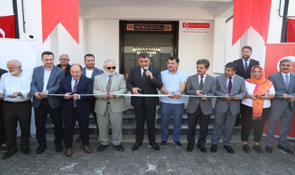 Depremde hasar gören cami yeniden yaptırılarak ibadete açıldı