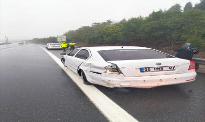 Kaza yapan aracından inen sürücü otomobilin çarpması sonucu öldü