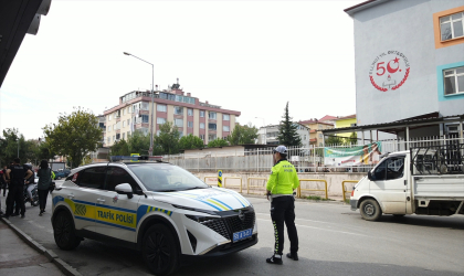 Samsun’da okul çevrelerindeki denetimlerde 18 ayrı suçtan aranan zanlı yakalandı