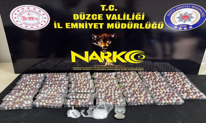 Düzce’de bavullarında uyuşturucu bulunan 2 şüpheliden 1’i tutuklandı