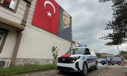 Düzce’de kaymakamın öncülük yaptığı kampanyayla emniyet amirliğine araç alındı