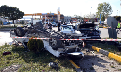 Kastamonu’da iki otomobil çarpıştı, 1 kişi öldü, 4 kişi yaralandı