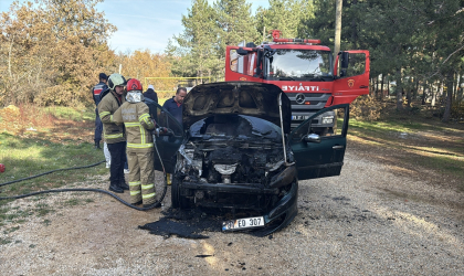 Karabük’te park halindeki otomobil yandı