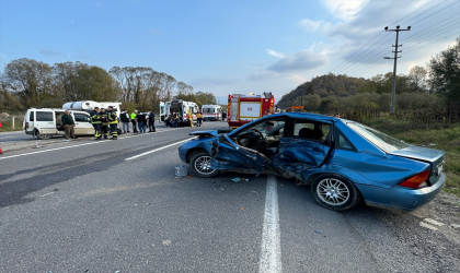 Bartın’da otomobille hafif ticari araç çarpıştı, 7 kişi yaralandı