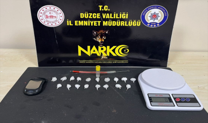 Düzce’de otomobilinde uyuşturucuyla yakalanan zanlı tutuklandı