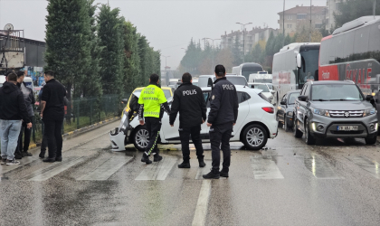 Karabük’te ciple çarpışan otomobilin sürücüsü yaralandı