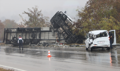 Amasya’da trafik kazasında araçlarda hasar oluştu