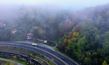 Bolu Dağı’ndan geçen sürücüler mola yerlerinde zirveden manzarayı izliyor