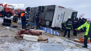 Tur otobüsü devrildi 5 kişi öldü, 26 kişi yaralandı