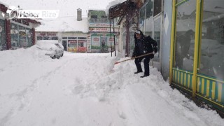 Karlıova'da kalınlığı 2 metreyi aşan karla mücadele çalışmaları sürüyor