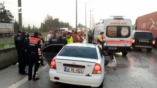 Zincirleme trafik kazasında aynı aileden 5 kişi yaralandı