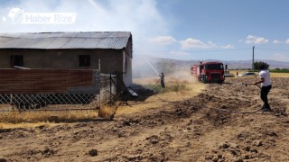 Ahırda çıkan yangında 30 ton saman yandı