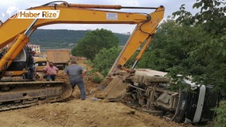 Devrilen kamyonun sürücüsü yaralandı