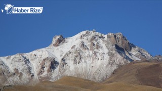 Erciyes Dağı'na kar yağdı