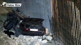 İnşaat alanına düşen otomobilde 4 ölü