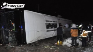 Yolcu otobüsü devrildi, 1 kişi öldü, 25 kişi yaralı