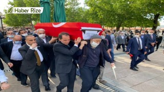 Yeniden Refah Partisi Genel Başkanı Fatih Erbakan cenaze törenine katıldı