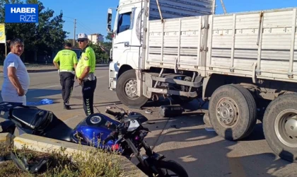 Kırıkkale'de kamyonla çarpışan motosikletteki 2 kişi ağır yaralandı