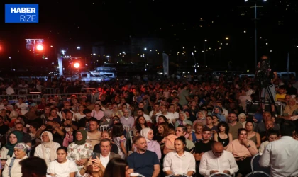 Rize'de "TRT Sanatçıları Şehir Konserleri" düzenlendi